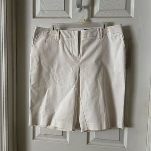 NWT APT. 9 women’s white polished cotton bermuda shorts